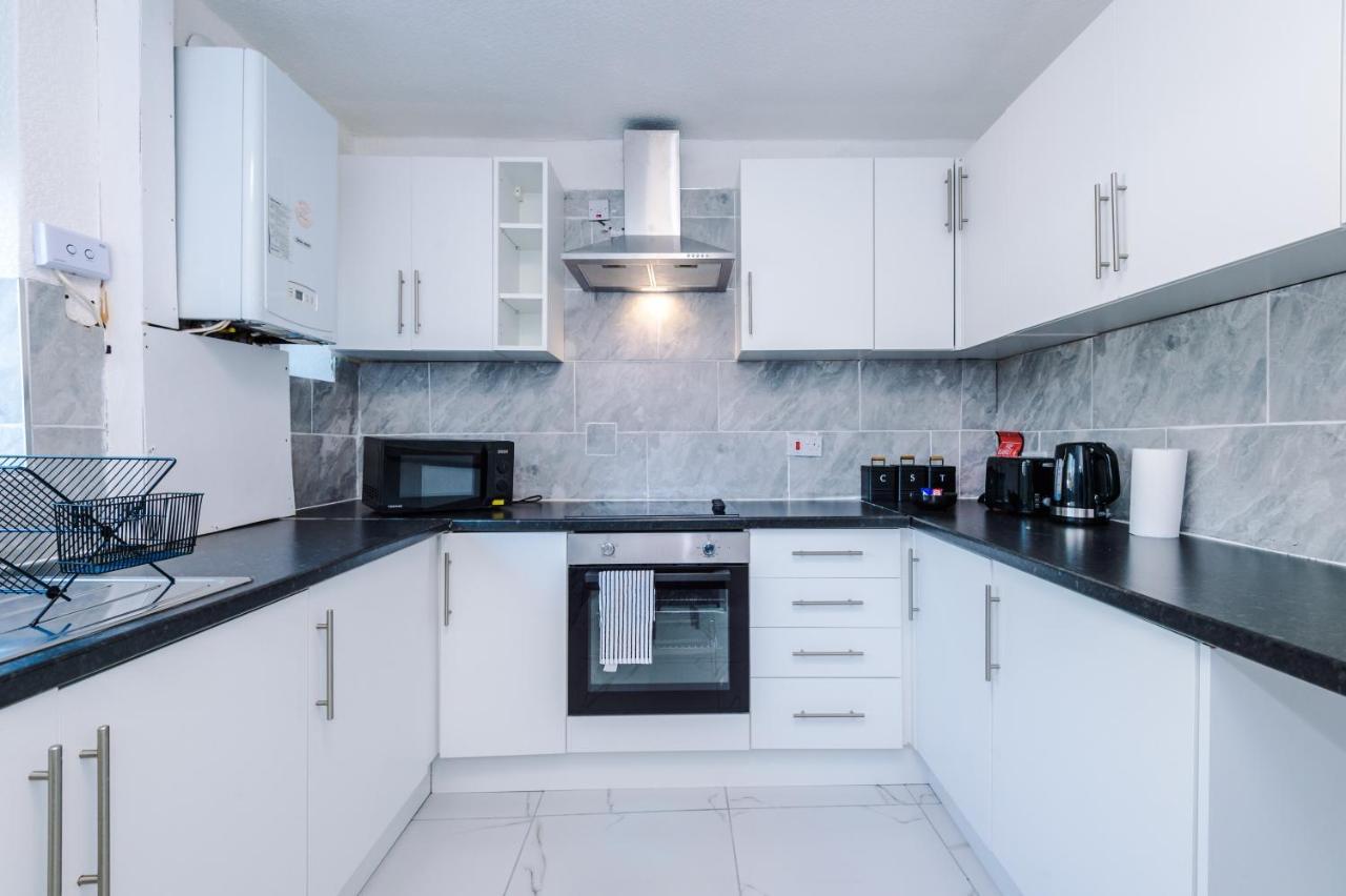 Nice Three Bedroom House In Μάντσεστερ Εξωτερικό φωτογραφία