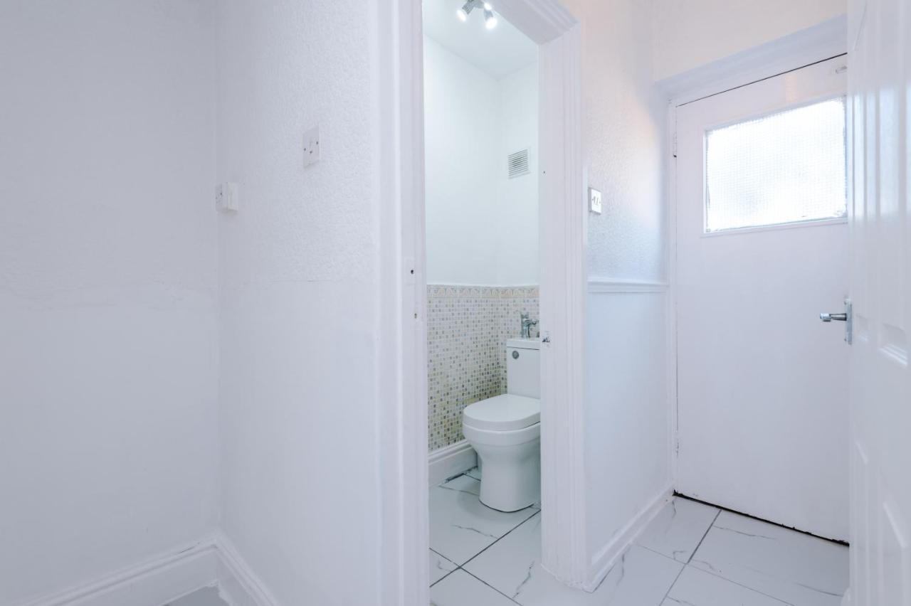 Nice Three Bedroom House In Μάντσεστερ Εξωτερικό φωτογραφία