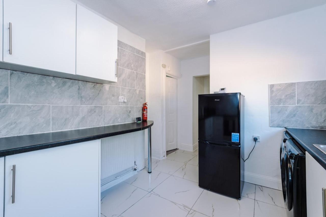 Nice Three Bedroom House In Μάντσεστερ Εξωτερικό φωτογραφία