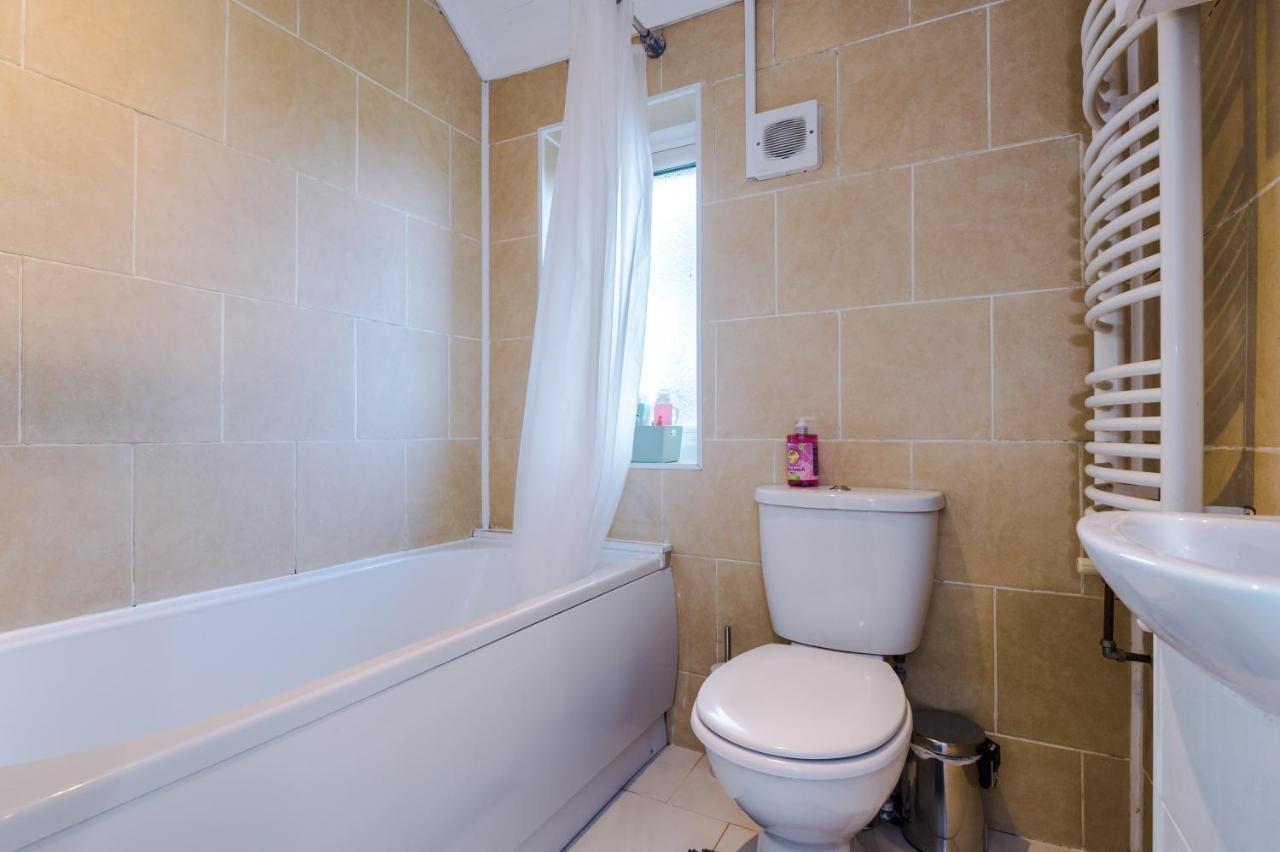 Nice Three Bedroom House In Μάντσεστερ Εξωτερικό φωτογραφία