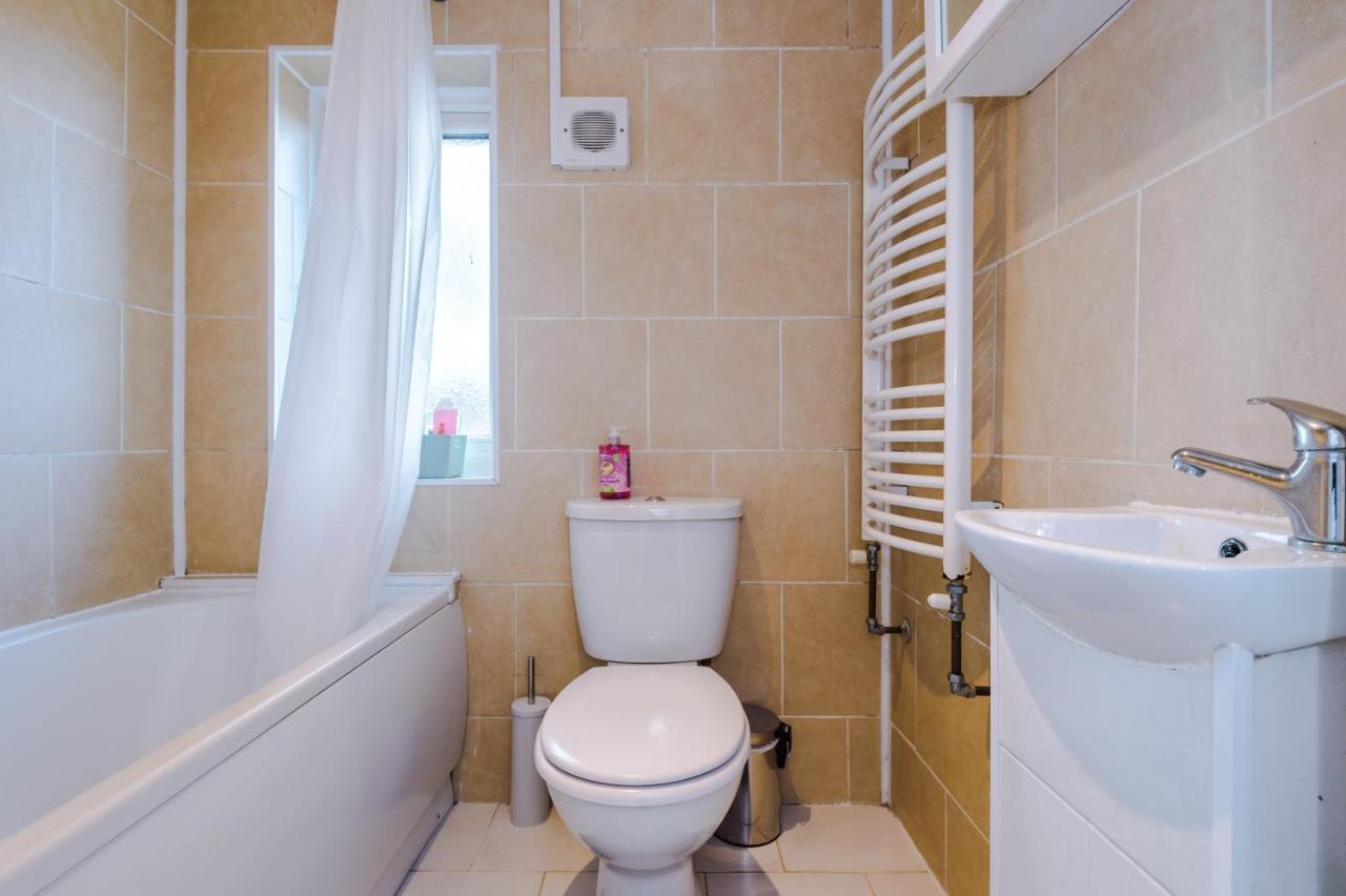 Nice Three Bedroom House In Μάντσεστερ Εξωτερικό φωτογραφία