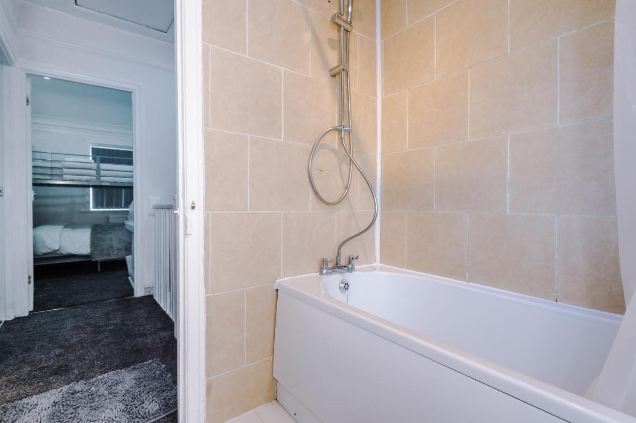 Nice Three Bedroom House In Μάντσεστερ Εξωτερικό φωτογραφία